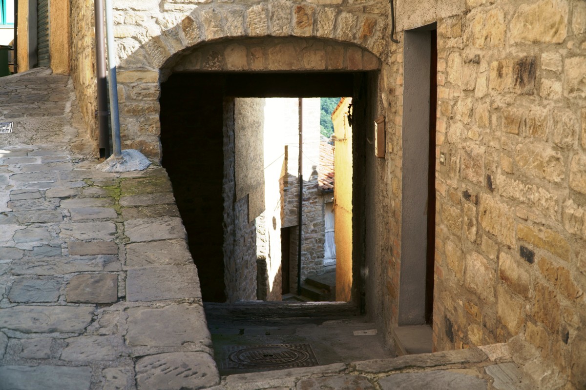Castelmezzano Scorci delle scalinate nel borgo