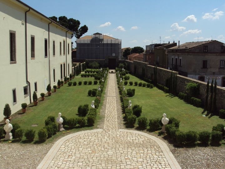 Giardini palazzo vescovile Melfi