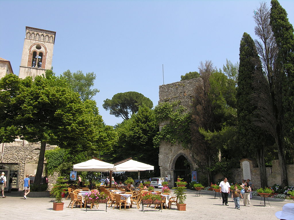 Torre d'ingresso a Villa Rufolo Ravello - Piazza Duomo