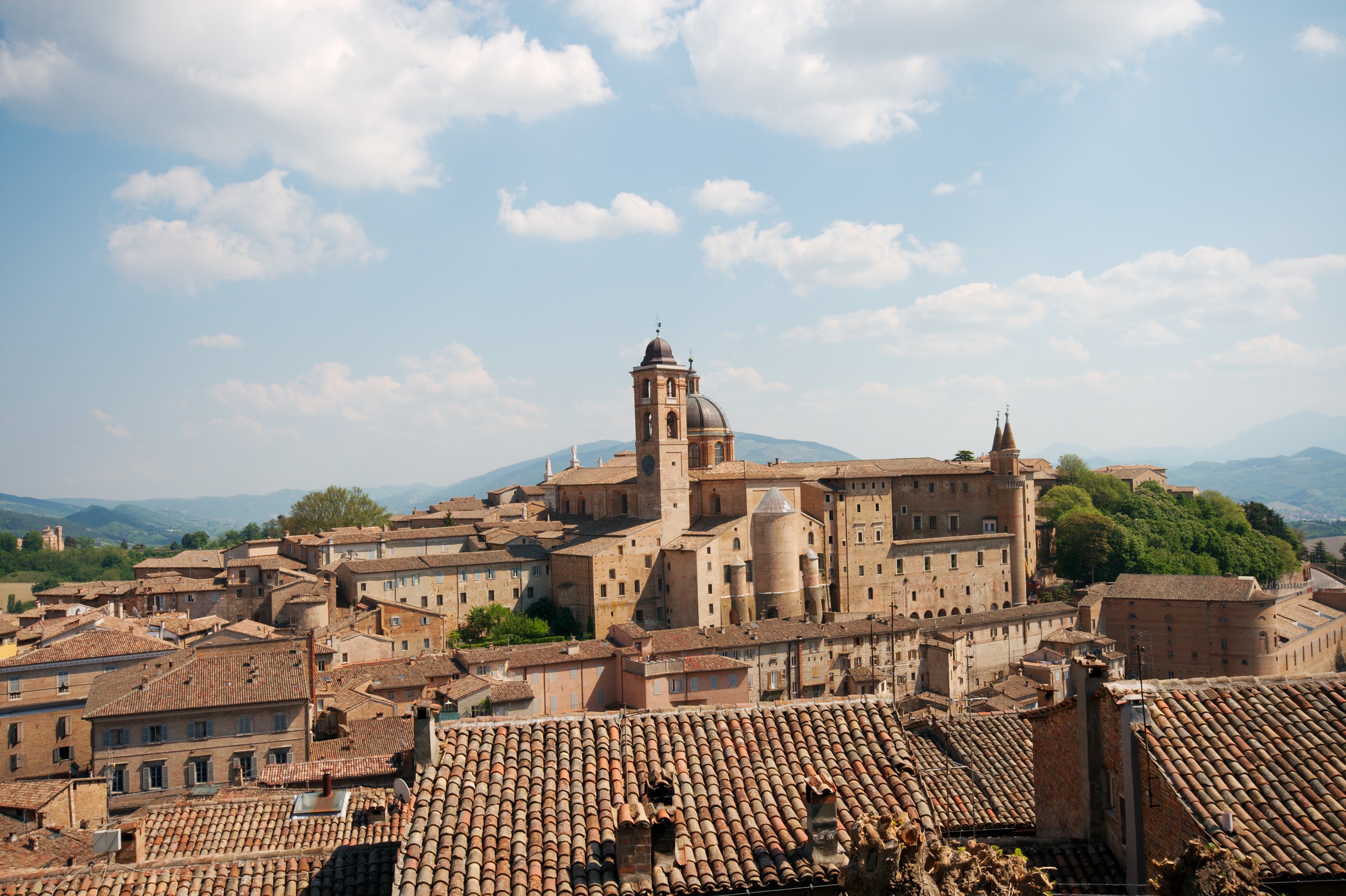 Urbino vista duomo e palazzo ducale