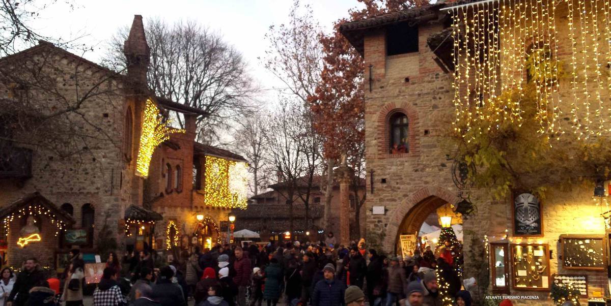 Christmas in the “borghi”: the typical markets of Grazzano Visconti (PC)